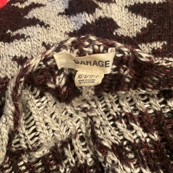 “GARAGE” BROWN AND BEIGE TRIBAL DESIGN FRINGED OPEN FRONT SHRUG STYLE  SWEATER. - Picture 5 of 9